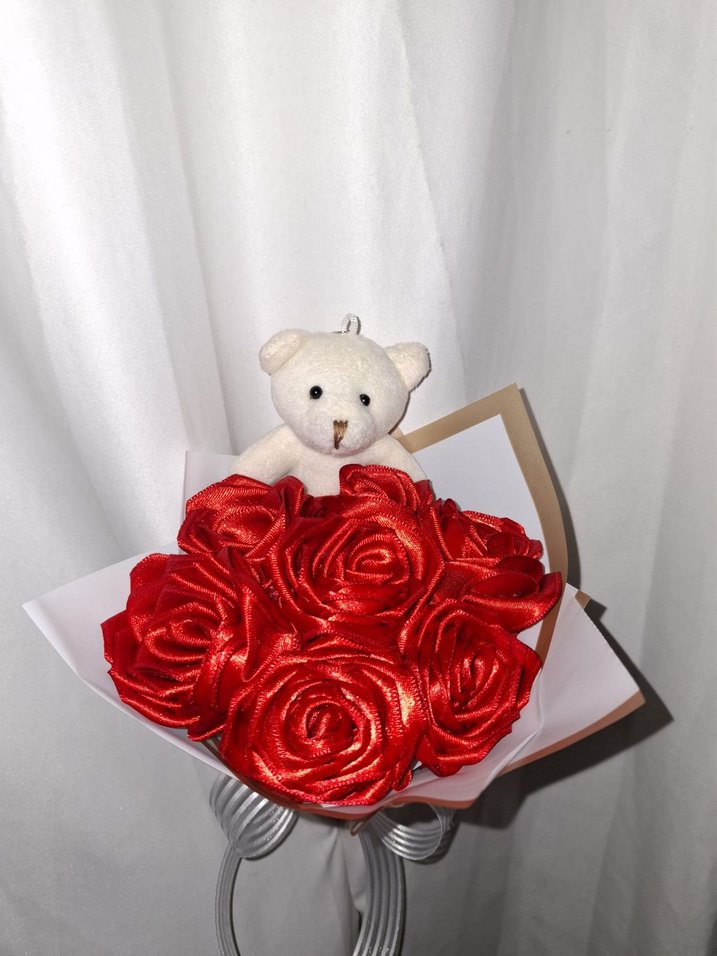 Kırmızı Kurdele Çiçek Buketi (Ayıcıklı) - Görsel 4