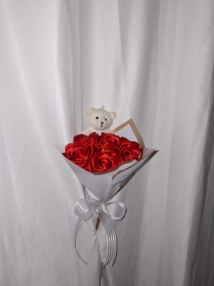 Kırmızı Kurdele Çiçek Buketi (Ayıcıklı) - Görsel 2