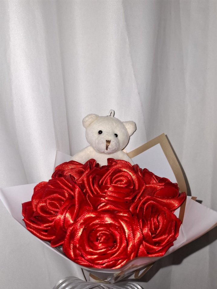 Kırmızı Kurdele Çiçek Buketi (Ayıcıklı) - Görsel 5