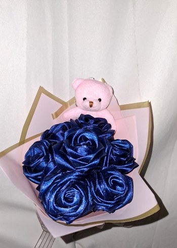 Gece Mavisi Kurdele Çiçek Buketi (Pembe Ayıcıklı) - Görsel 4