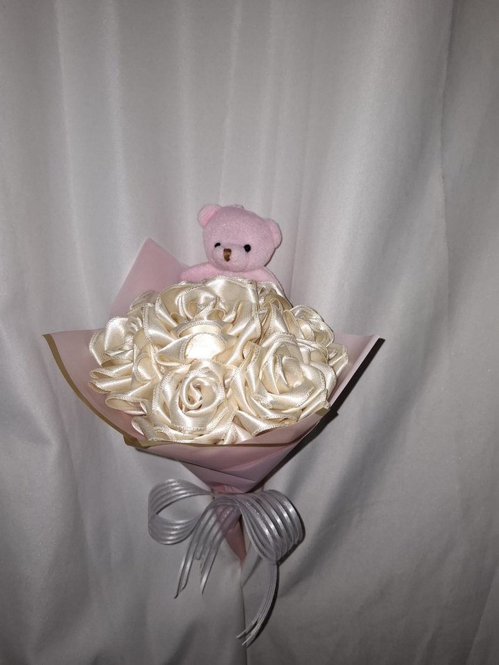 Krem Kurdele Çiçek Buketi (Pembe Ayıcıklı) - Görsel 2