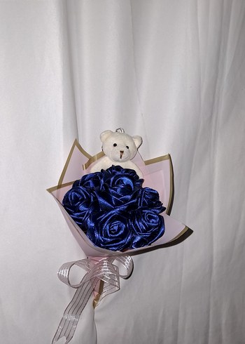 Gece Mavisi Kurdele Çiçek Buketi (Ayıcıklı) - Görsel 3