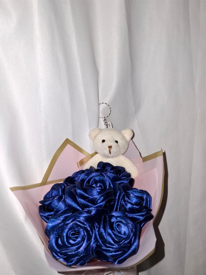 Gece Mavisi Kurdele Çiçek Buketi (Ayıcıklı) - Görsel 4