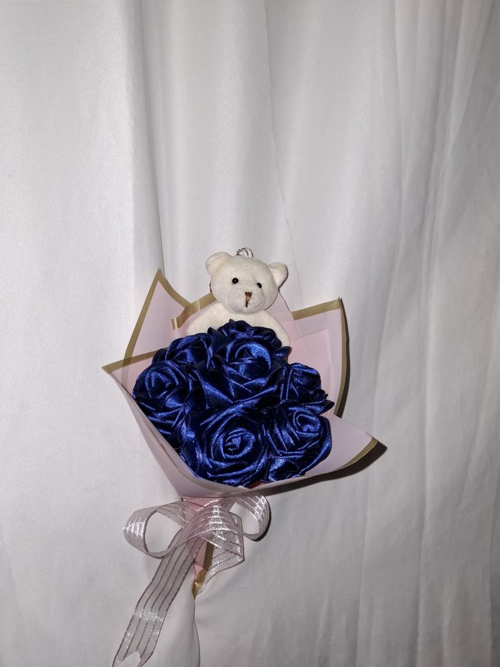 Gece Mavisi Kurdele Çiçek Buketi (Ayıcıklı) - Görsel 3