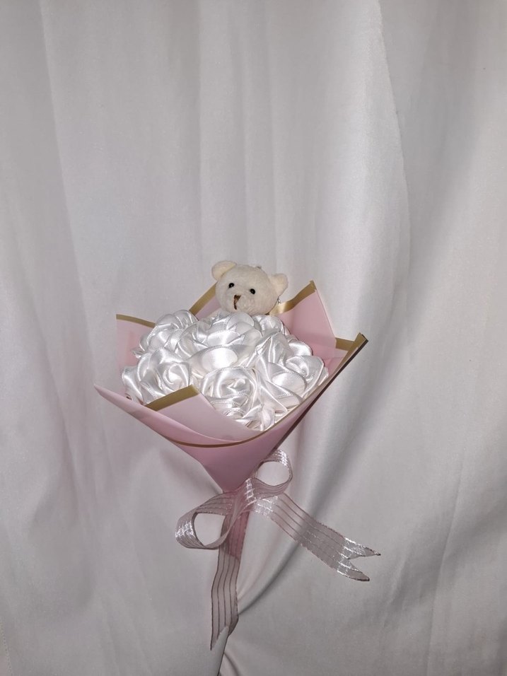 Beyaz Kurdele Çiçek Buketi (Ayıcıklı) - Görsel 2