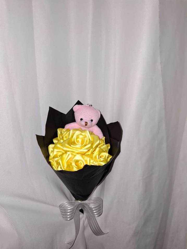 Sarı Kurdele Çiçek Buketi (Pembe Ayıcıklı) - Görsel 4