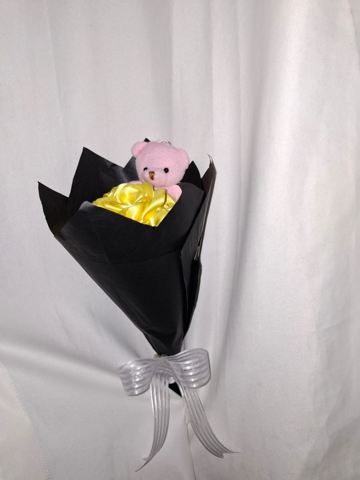 Sarı Kurdele Çiçek Buketi (Pembe Ayıcıklı) - Görsel 3