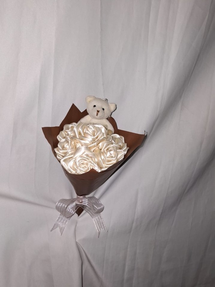 Krem Kurdele Çiçek Buketi (Ayıcıklı) - Görsel 2