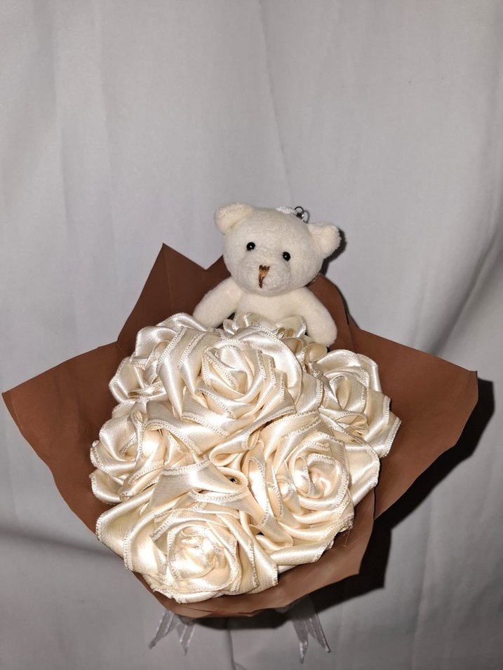 Krem Kurdele Çiçek Buketi (Ayıcıklı) - Görsel 5