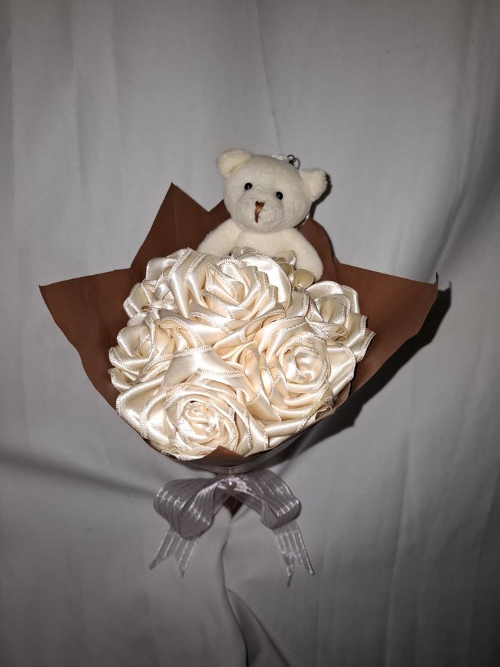 Krem Kurdele Çiçek Buketi (Ayıcıklı) - Görsel 4