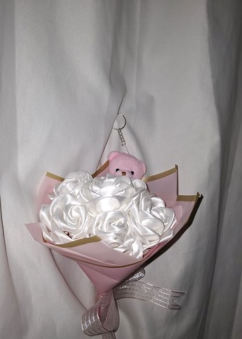 Beyaz Kurdele Çiçek Buketi (Pembe Ayıcıklı) - Görsel 6