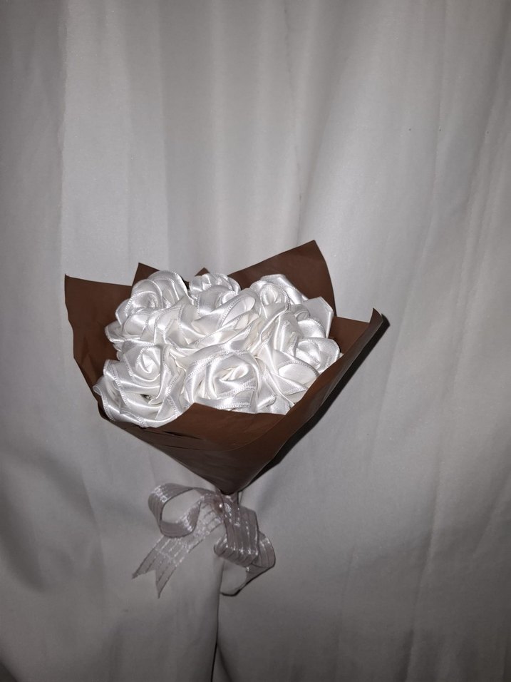 Beyaz Kurdele Çiçek Buketi - Görsel 3