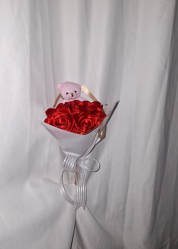 Kırmızı Kurdele Çiçek Buketi (Pembe Ayıcıklı) - Görsel 2