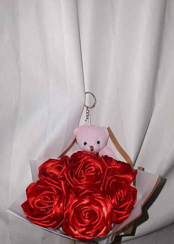 Kırmızı Kurdele Çiçek Buketi (Pembe Ayıcıklı) - Görsel 6