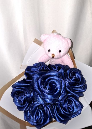 Gece Mavisi Kurdele Çiçek Buketi (Pembe Ayıcıklı) - Görsel 5