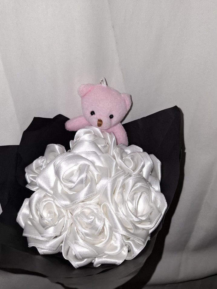 Beyaz Kurdele Çiçek Buketi (Pembe Ayıcıklı) - Görsel 5