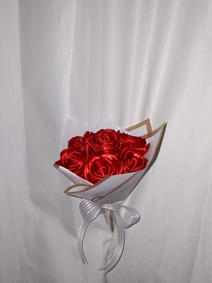 Kırmızı Kurdele Çiçek Buketi - Görsel 4