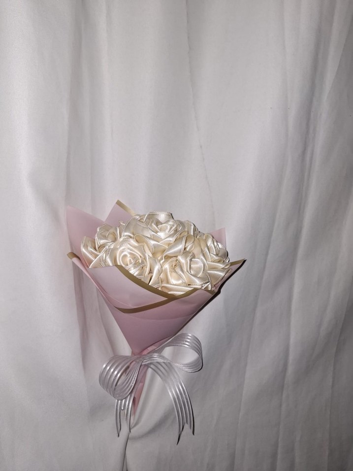 Krem Kurdele Çiçek Buketi - Görsel 2