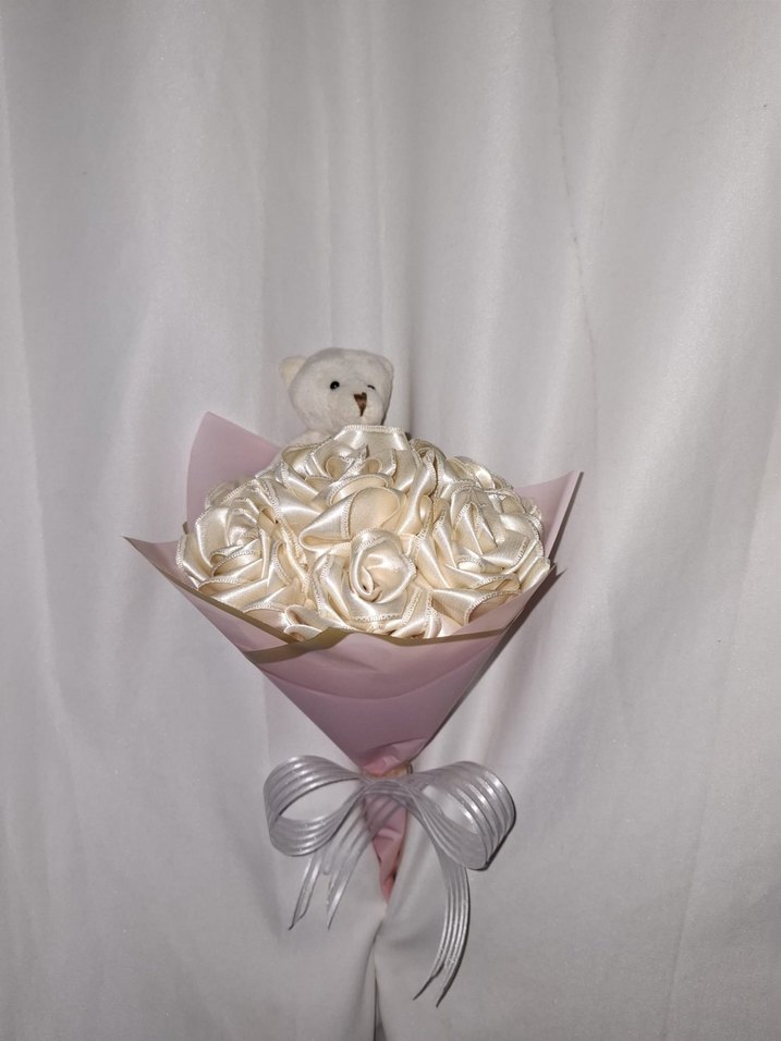 Krem Kurdele Çiçek Buketi (Ayıcıklı) - Görsel 3