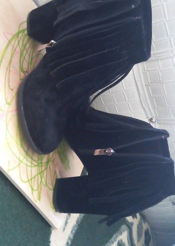 Siyah Süet Püsküllü Kadın Dolgu Topuk Bot - Görsel 4