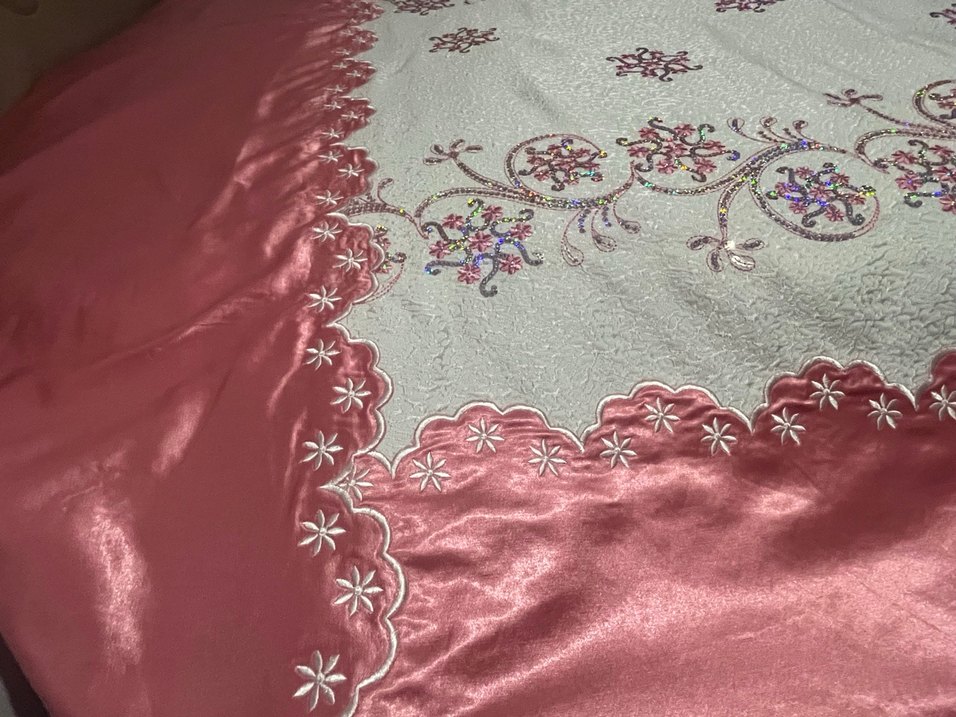 Nakışlı Beyaz Yatak Örtüsü - Görsel 2