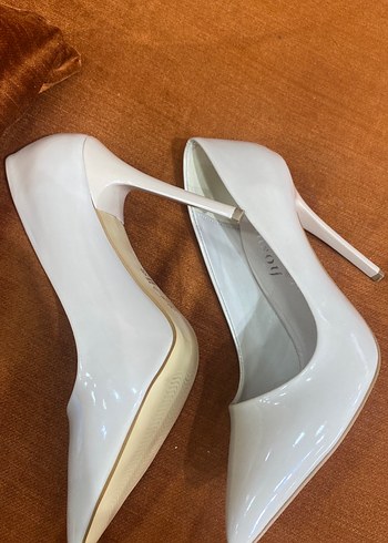 Beyaz Rugan Stiletto Topuklu Kadın Ayakkabı - Görsel 2