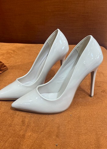 Beyaz Rugan Stiletto Topuklu Kadın Ayakkabı - Görsel 3