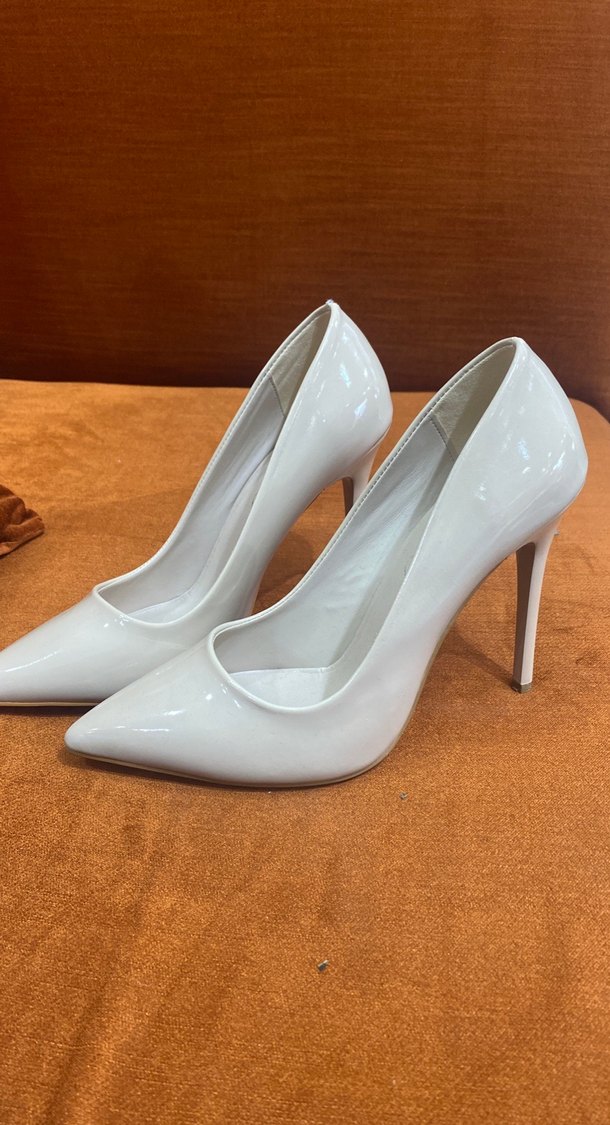 Beyaz Rugan Stiletto Topuklu Kadın Ayakkabı - Görsel 3