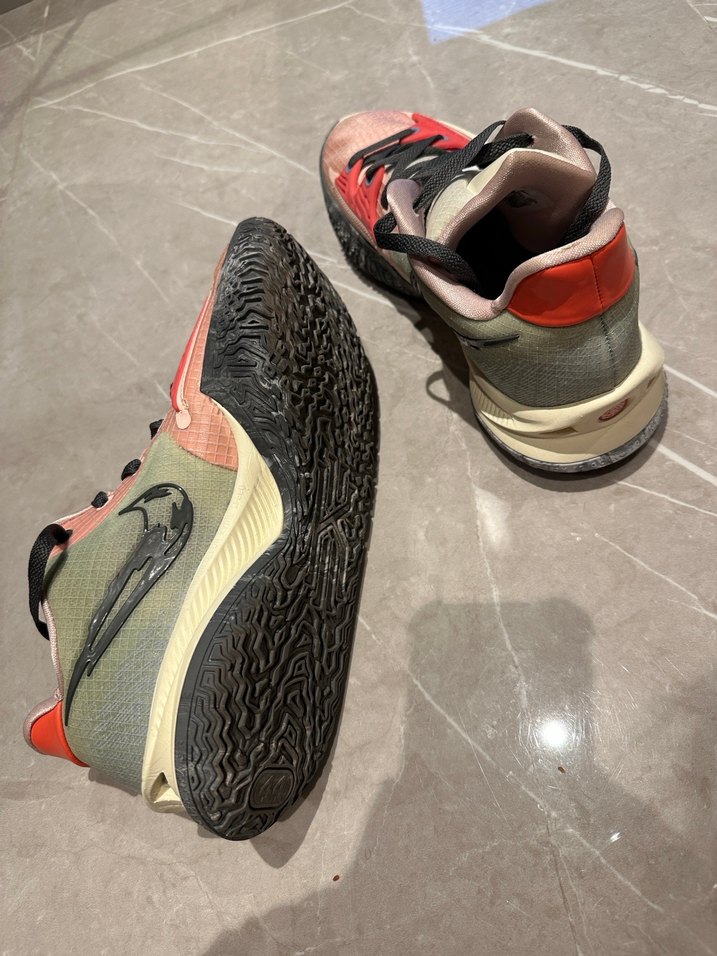 Nike Kyrie Low 4 - Orijinal Basketbol Ayakkabısı-Temiz/Sorunsuz - Görsel 5