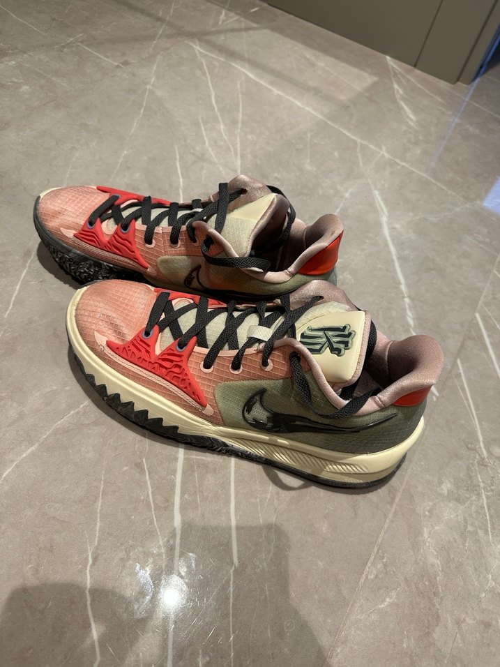 Nike Kyrie Low 4 - Orijinal Basketbol Ayakkabısı-Temiz/Sorunsuz - Görsel 3