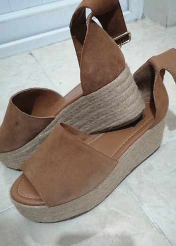 Bej Süet Kadın Dolgu Topuklu Sandalet - Görsel 2