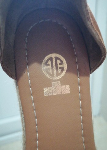 Bej Süet Kadın Dolgu Topuklu Sandalet - Görsel 5