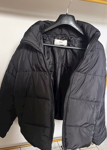 Siyah Kısa Kesim Kadın Kışlık Mont - Görsel 3