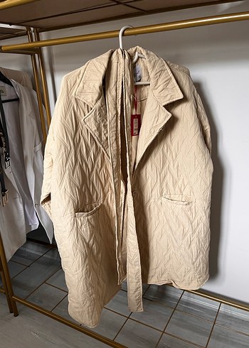 Bej Kemerli Kadın Kapitone Ceket - Görsel 3