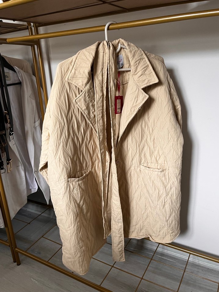 Bej Kemerli Kadın Kapitone Ceket - Görsel 3