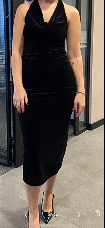 xs Beden BERSHKA SİYAH HALTER YAKA ELBİSE