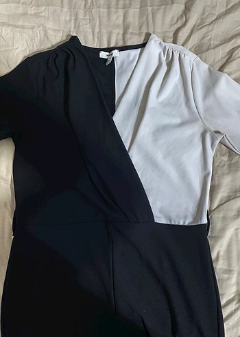 Siyah V Yaka Drapeli Kadın Tulum - Görsel 3