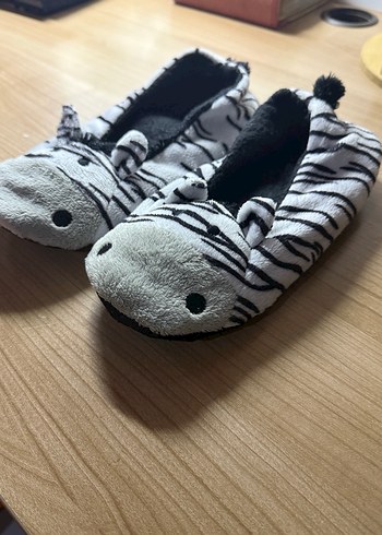 Kız Çocuk Gri Zebra Desenli Sıcak Ev Terliği - Görsel 2