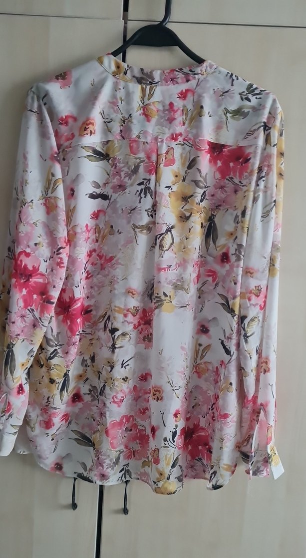 Pembe Desenli V Yaka Hamile Bluzu - Görsel 3