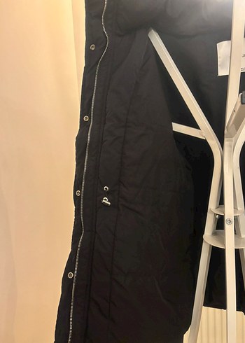 Siyah Kapüşonlu Kadın Kışlık Mont - Görsel 3