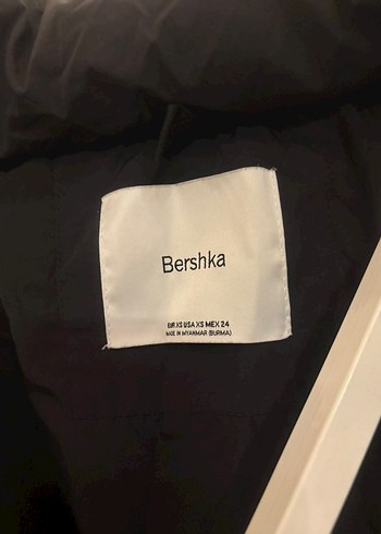 Siyah Kapüşonlu Kadın Kışlık Mont - Görsel 5