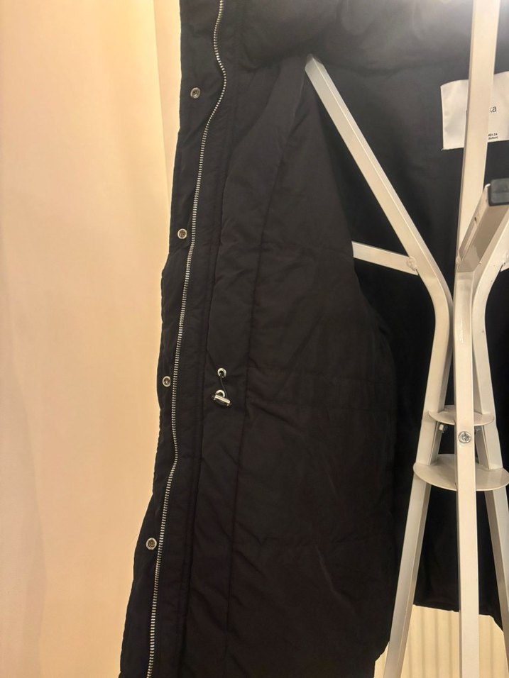 Siyah Kapüşonlu Kadın Kışlık Mont - Görsel 3