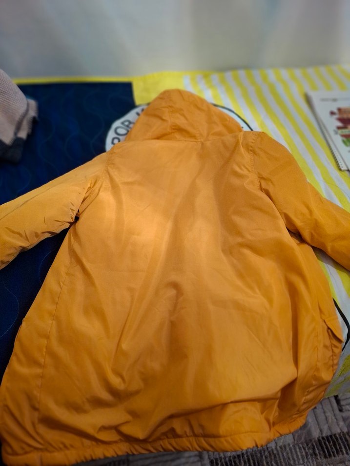 Parlak Sarı Erkek Çocuk Kapüşonlu Yağmurluk - Görsel 4