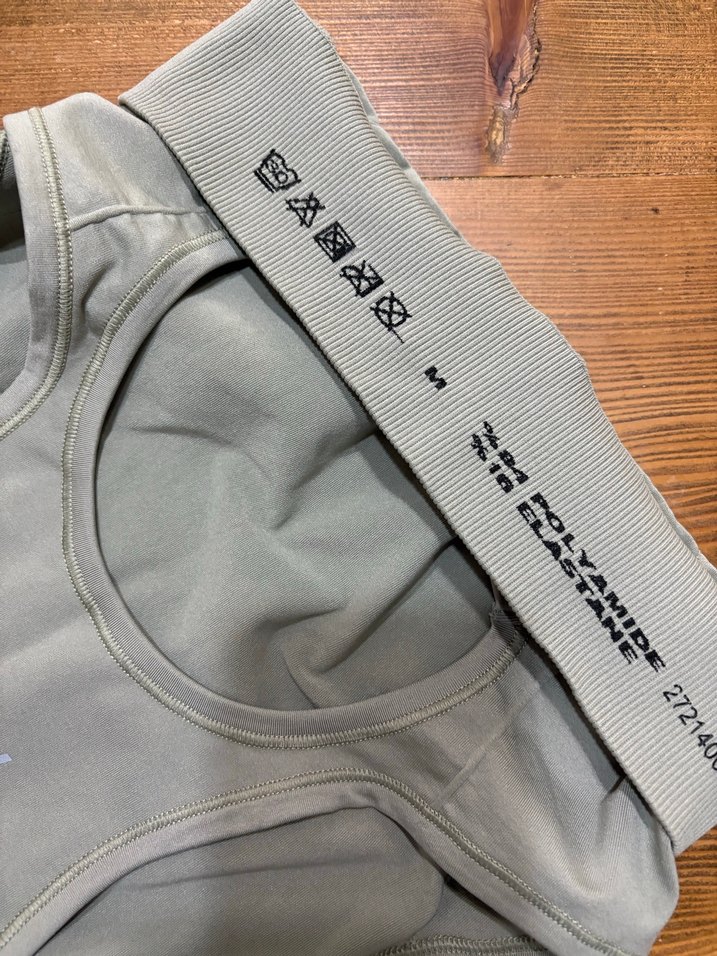 Kolsuz Yüksek Yakalı Bej Kadın Atlet - Görsel 3