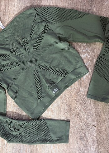 Uzun Kollu Dantel Detaylı Haki Crop Top - Görsel 3