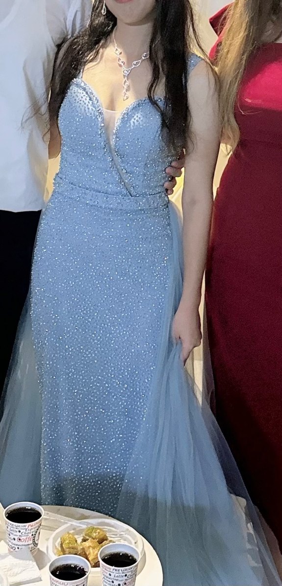 Uzun boncuklu balık model arkası tül nişan elbisesi - Görsel 2