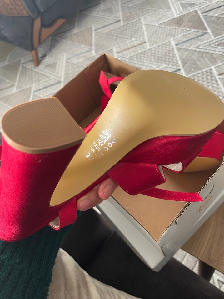 Parlak Kırmızı Tokalı Yüksek Topuklu Kadın Ayakkabı - Görsel 5