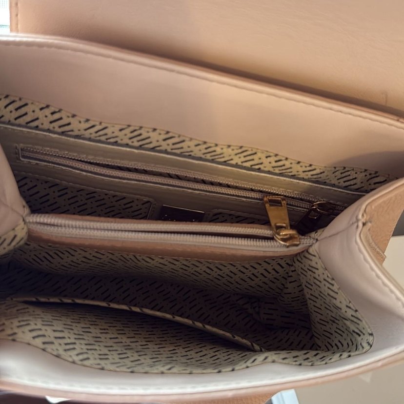 SIRT CANTASI INCI MARKA
Bej Deri Kadın Sırt Çantası - Görsel 4