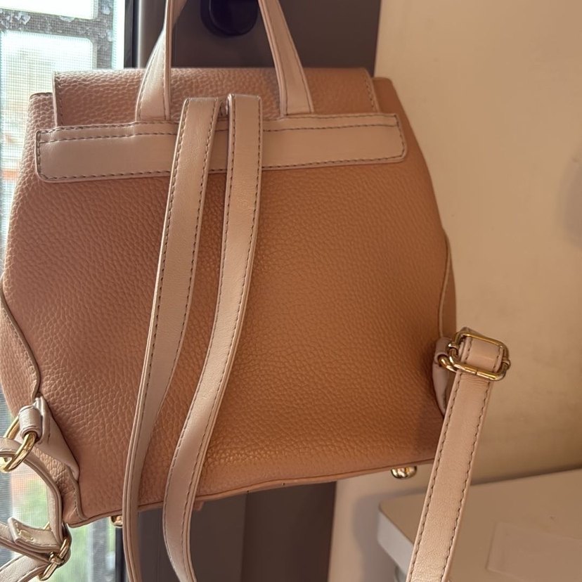 SIRT CANTASI INCI MARKA
Bej Deri Kadın Sırt Çantası - Görsel 3