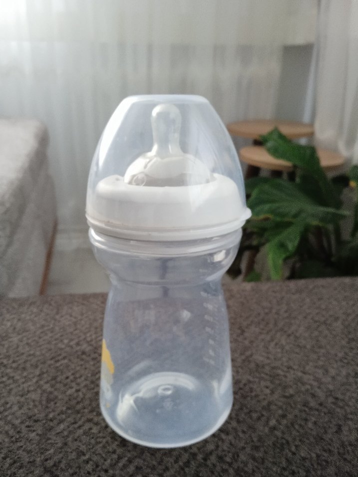 Gri Desenli Beyaz Bebek Biberonu - Görsel 2